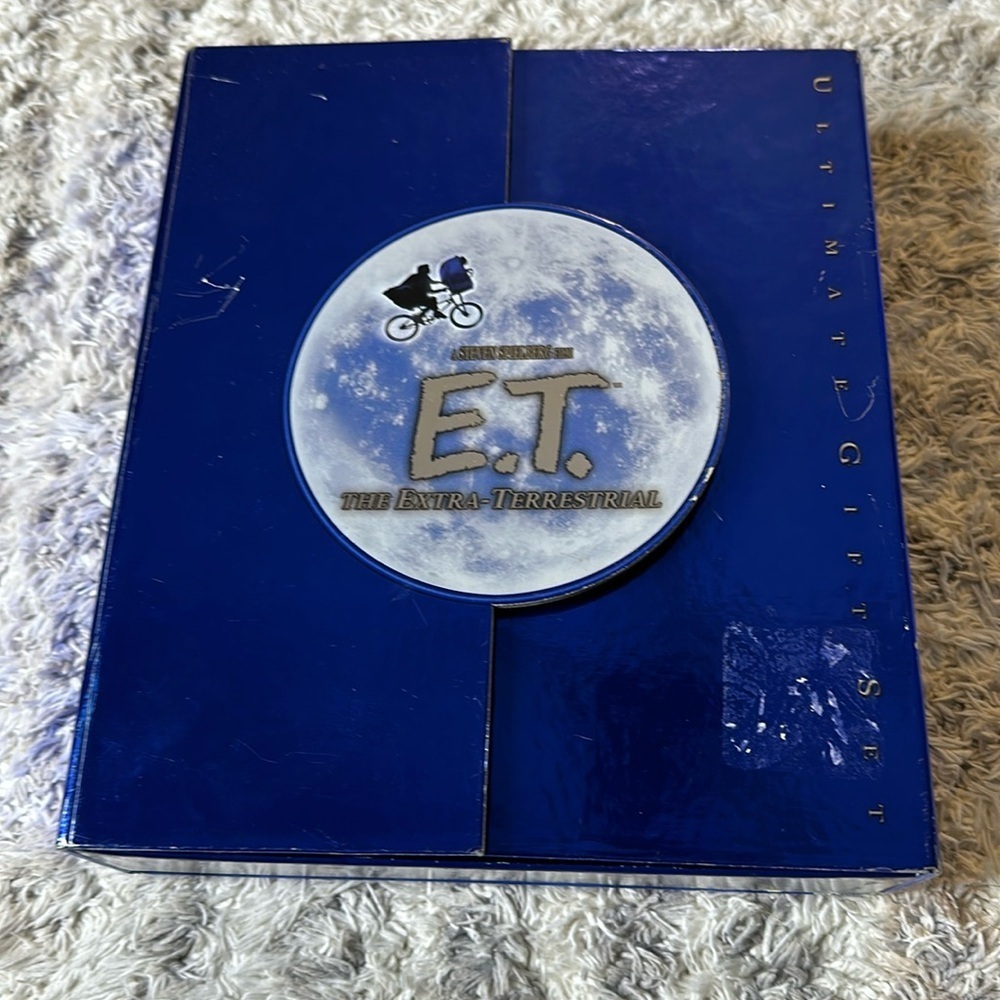 ET extraterrestrial Steven Spielberg ultimate gift set